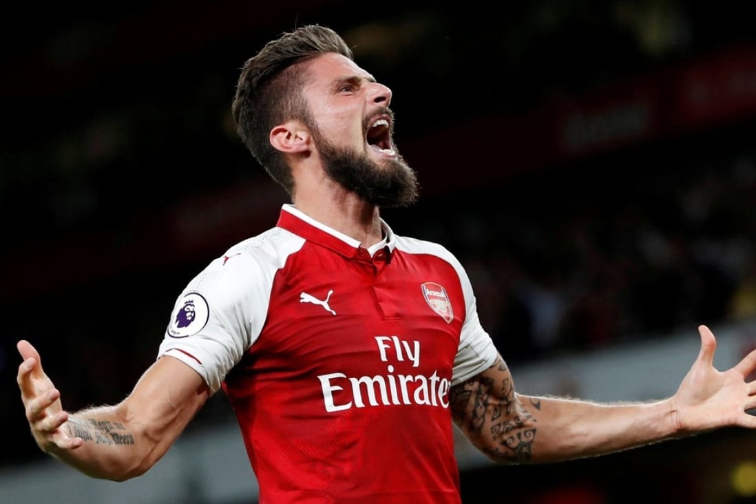 Giroud trong màu áo Arsenal.