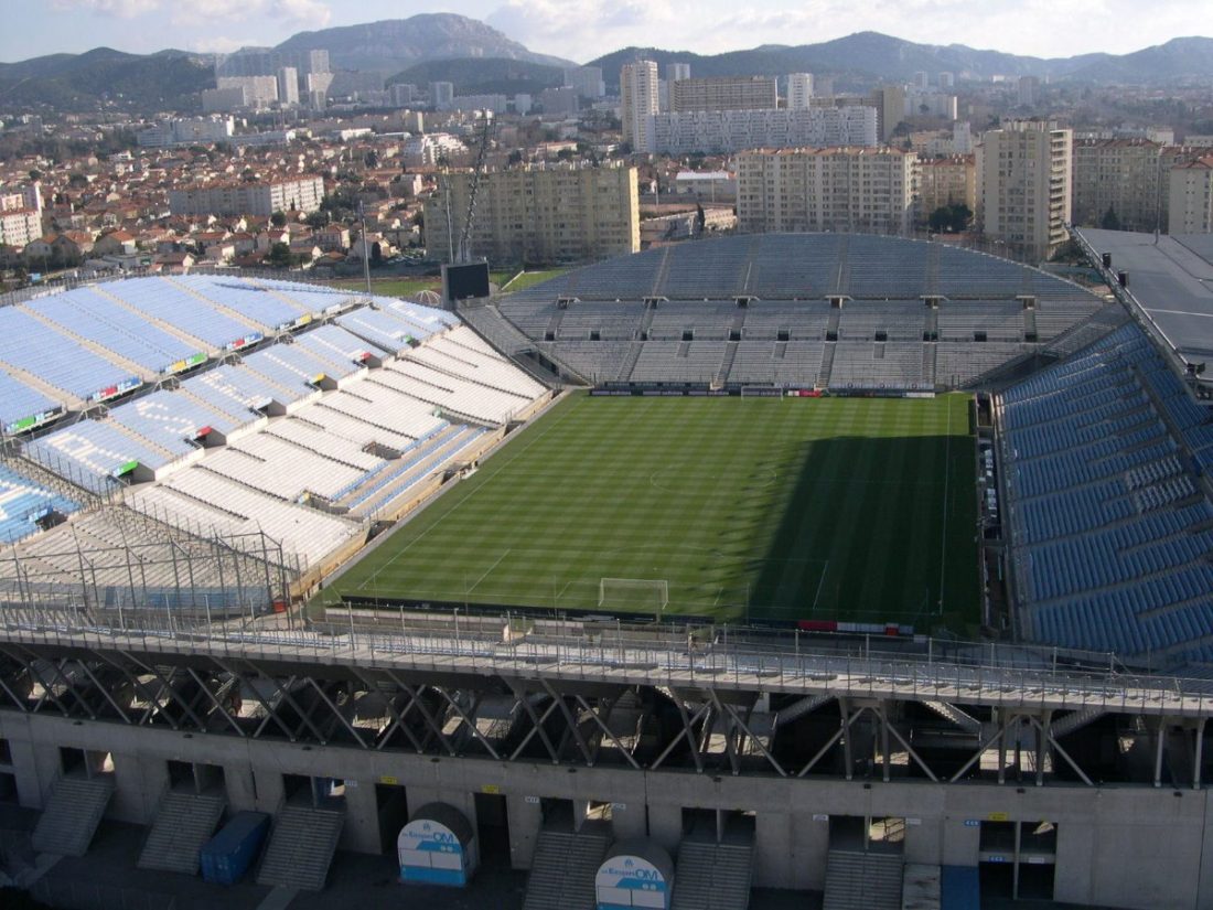 Velodrome sau khi được cải tạo cho World Cup 1998, tăng sức chứa nhưng vẫn chưa có mái che hoàn thiện.